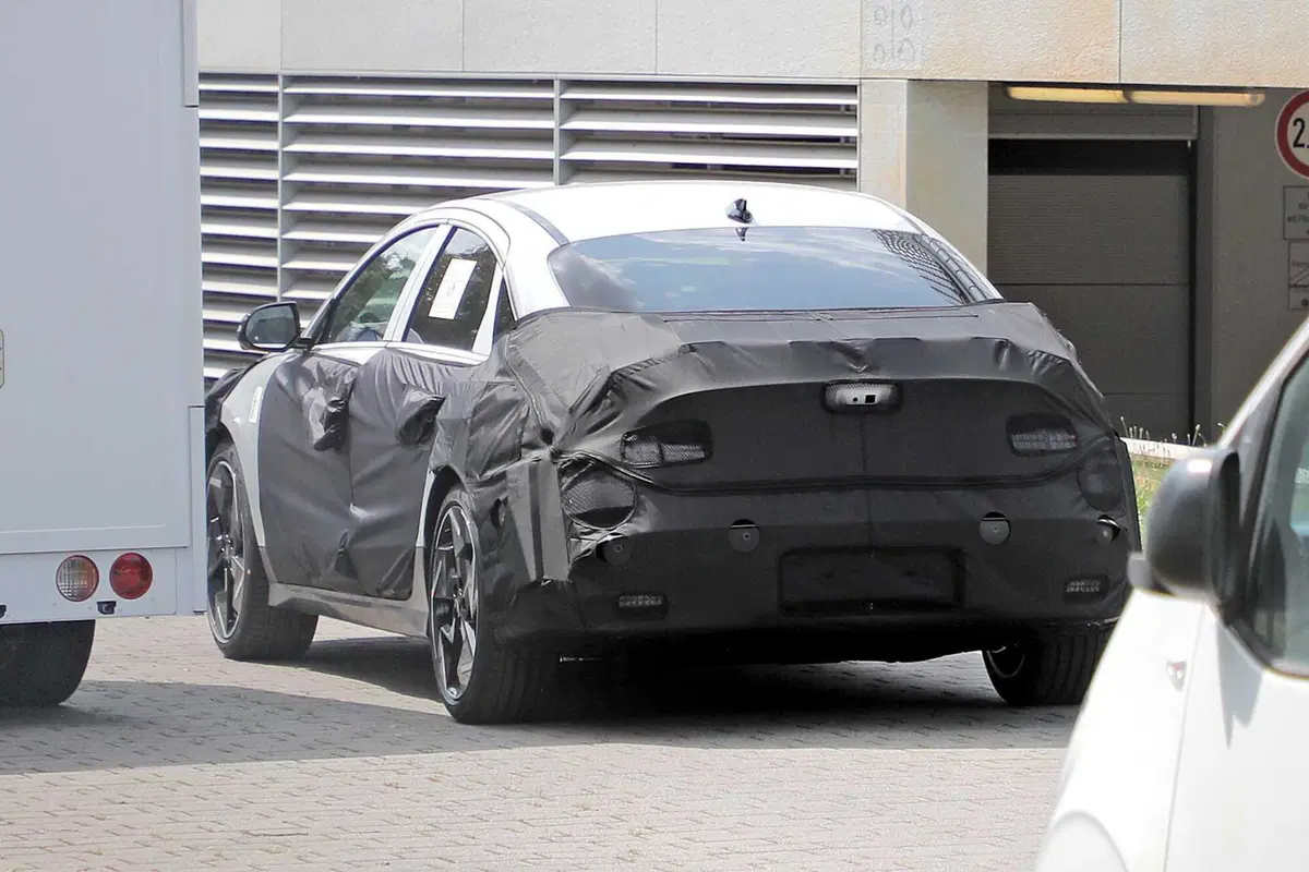 Hyundai Ioniq 6: con il nuovo facelift si arriva fino a 700 km di autonomia | Foto Spia  (7)