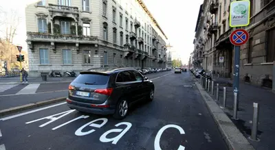 Milano: proposta Area C a 10 euro, oppure pagate anche nel weekend. Confcommercio dice no 