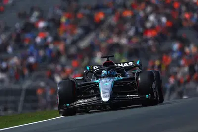 F1. Nel venerd&igrave; di Zandvoort si fanno vedere Mercedes e McLaren. Ma il vento spazza via ogni certezza