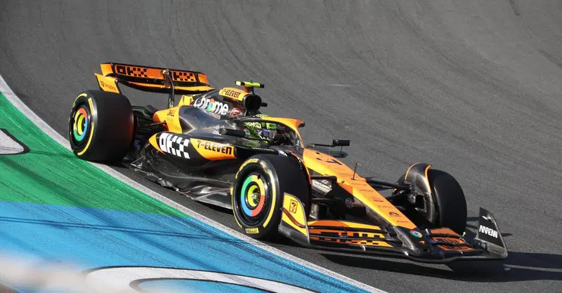McLaren, quello scatto al pit stop che fa nascere sospetti nella F1 dei complottisti