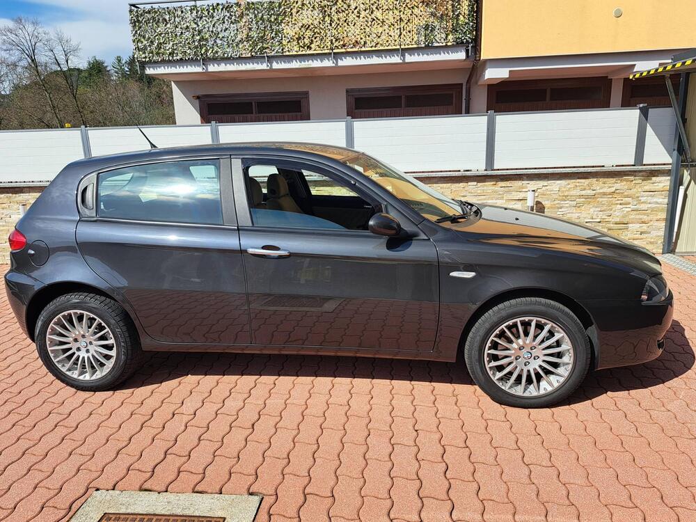 Alfa Romeo 147 usata a Varese (2)