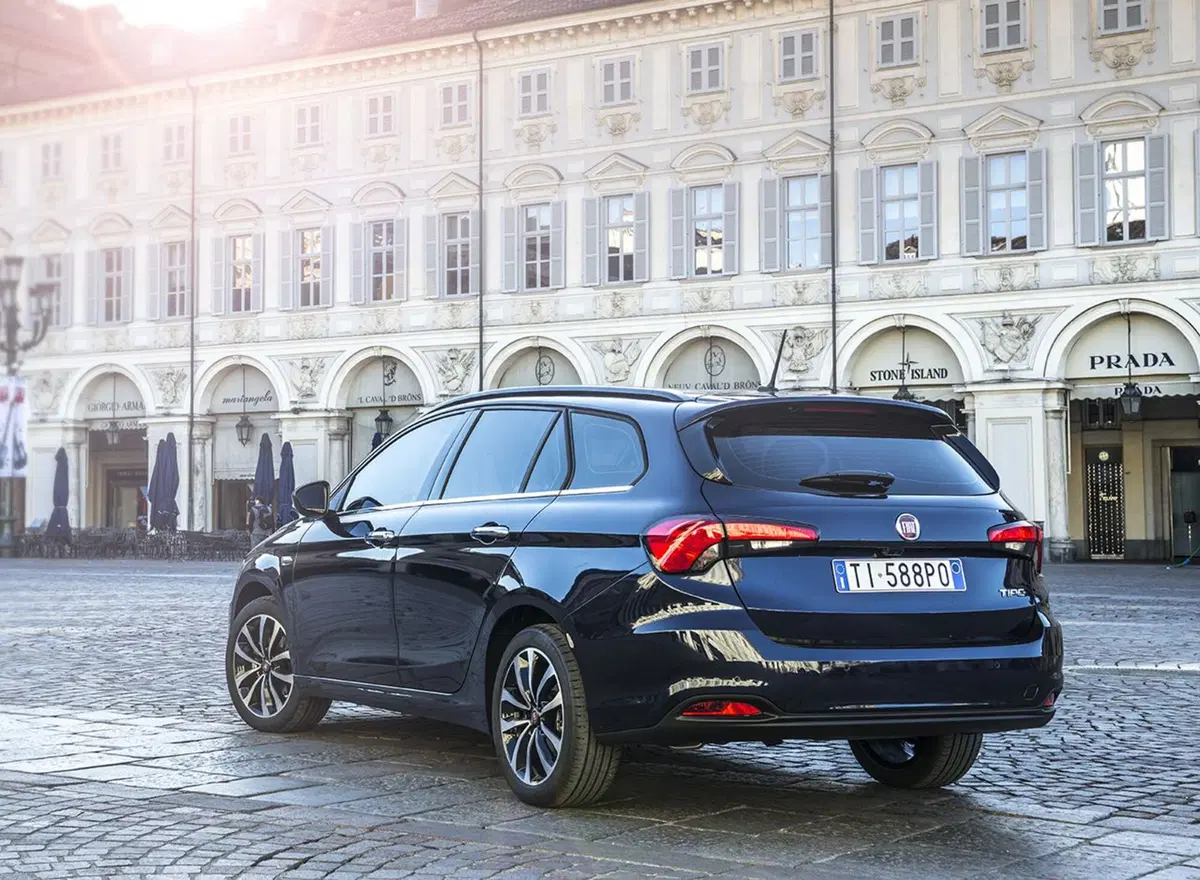Quale comprare, Confronto: Peugeot 308 SW Active BlueHDi Vs Fiat Tipo SW Mjt Lounge (2)