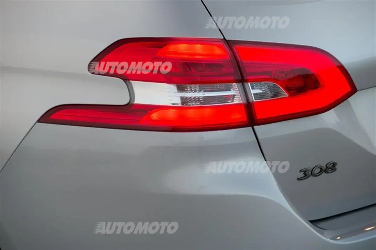 Quale comprare, Confronto: Peugeot 308 SW Active BlueHDi Vs Fiat Tipo SW Mjt Lounge (7)