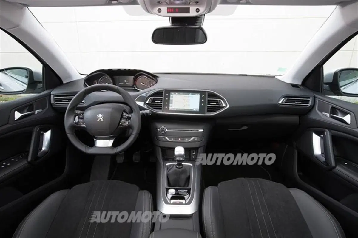 Quale comprare, Confronto: Peugeot 308 SW Active BlueHDi Vs Fiat Tipo SW Mjt Lounge (8)