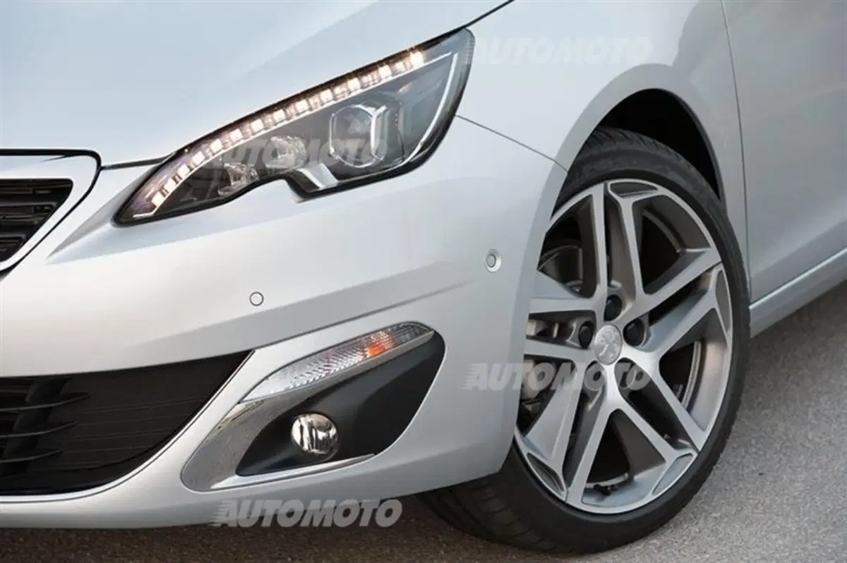 Quale comprare, Confronto: Peugeot 308 SW Active BlueHDi Vs Fiat Tipo SW Mjt Lounge (11)