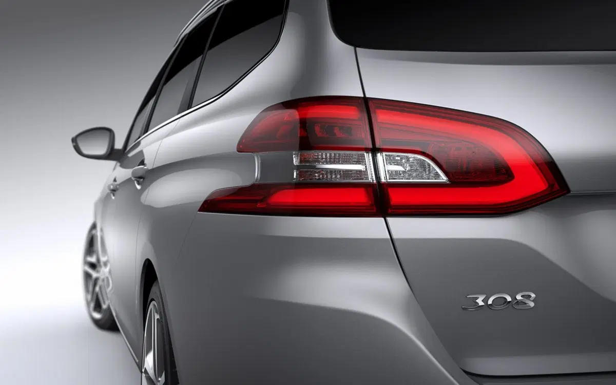 Quale comprare, Confronto: Peugeot 308 SW Active BlueHDi Vs Fiat Tipo SW Mjt Lounge (17)