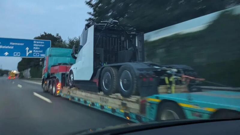 Tesla Semi, strano avvistamento in Germania, non &egrave; ancora omologato 