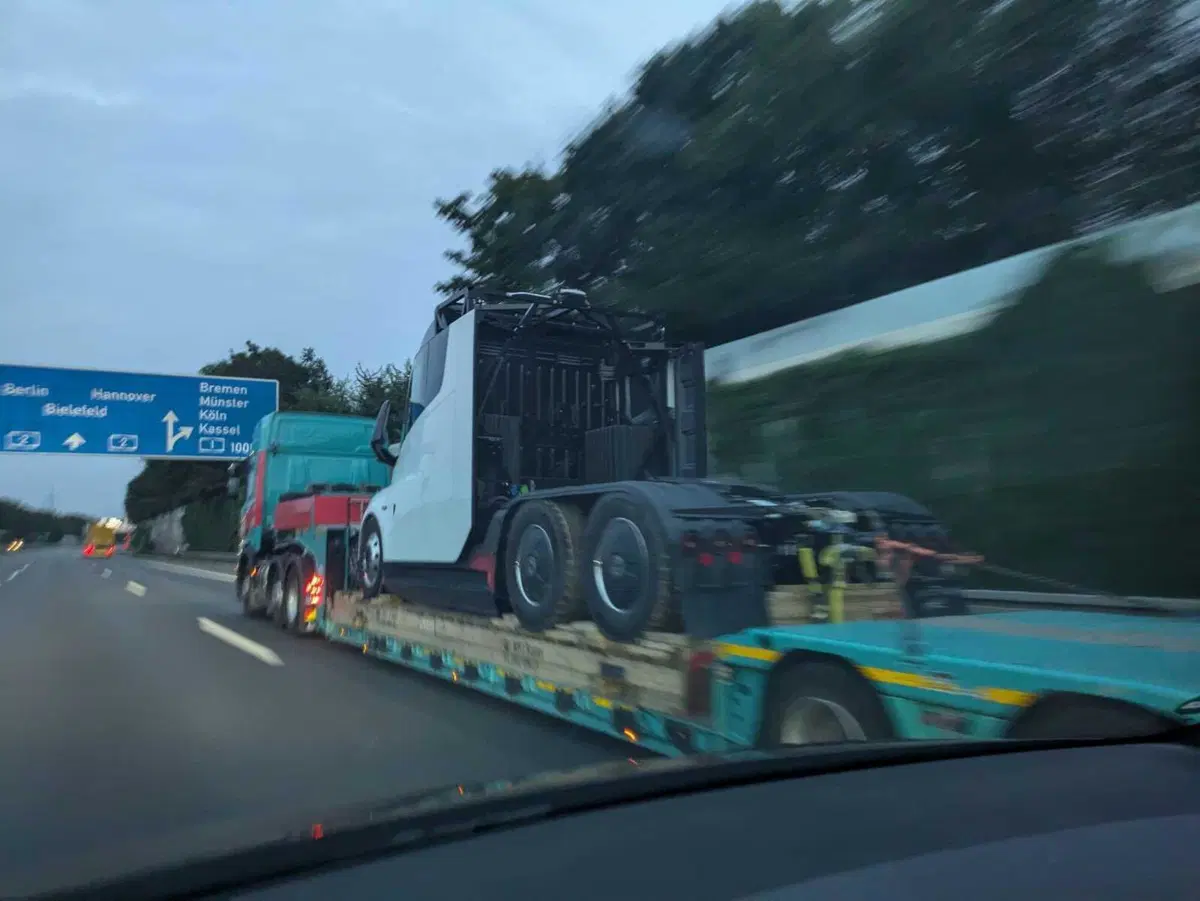 Tesla Semi, strano avvistamento in Germania, non è ancora omologato  (2)