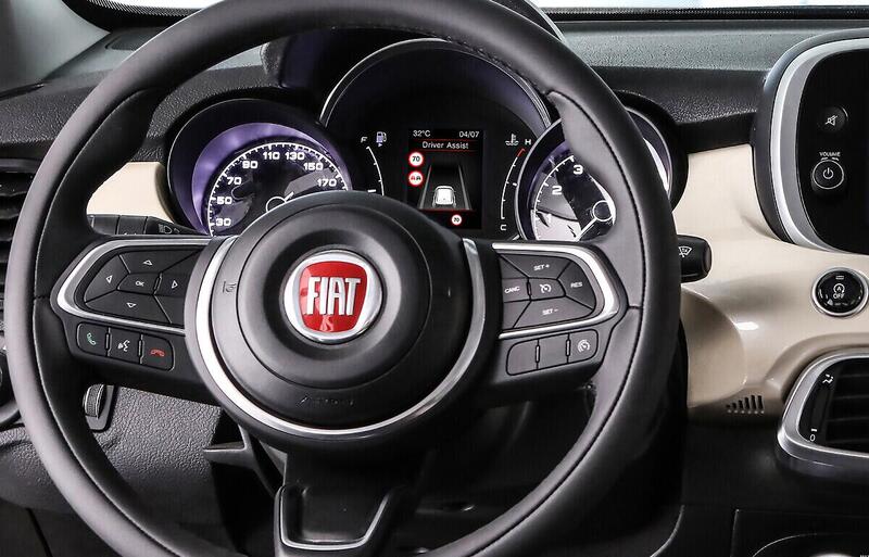 Il posto guida della Fiat 500X