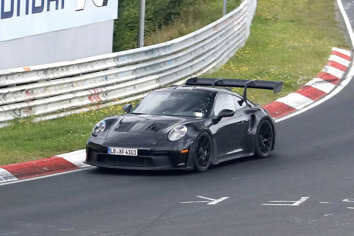 Porsche 911 GT3 RS: al Nurburgring è stato avvistato il facelift | Foto Spia  (3)
