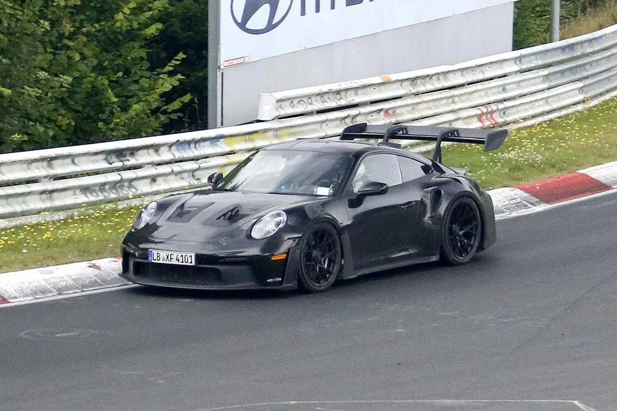 Porsche 911 GT3 RS: al Nurburgring è stato avvistato il facelift | Foto Spia  (4)