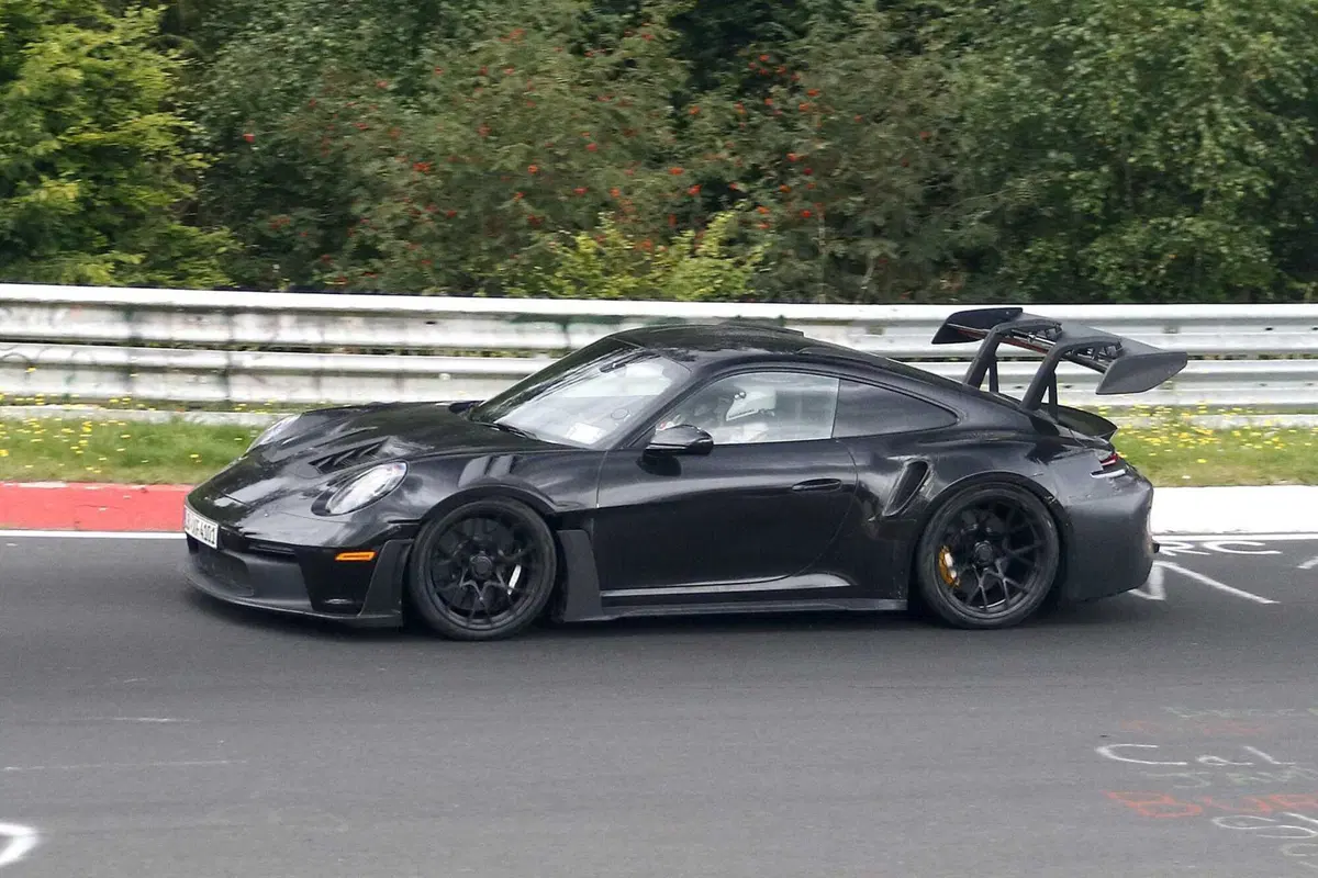 Porsche 911 GT3 RS: al Nurburgring è stato avvistato il facelift | Foto Spia  (6)