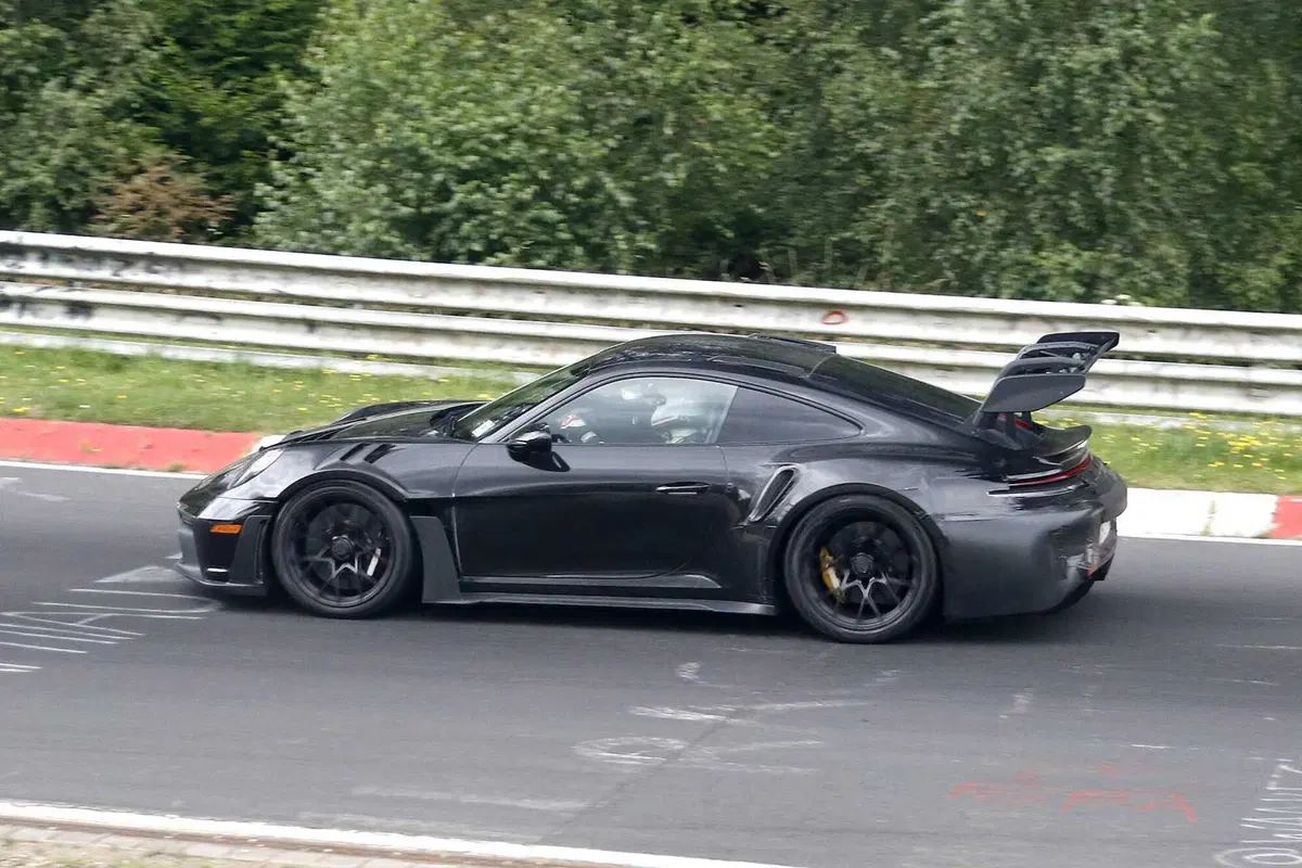 Porsche 911 GT3 RS: al Nurburgring è stato avvistato il facelift | Foto Spia  (7)