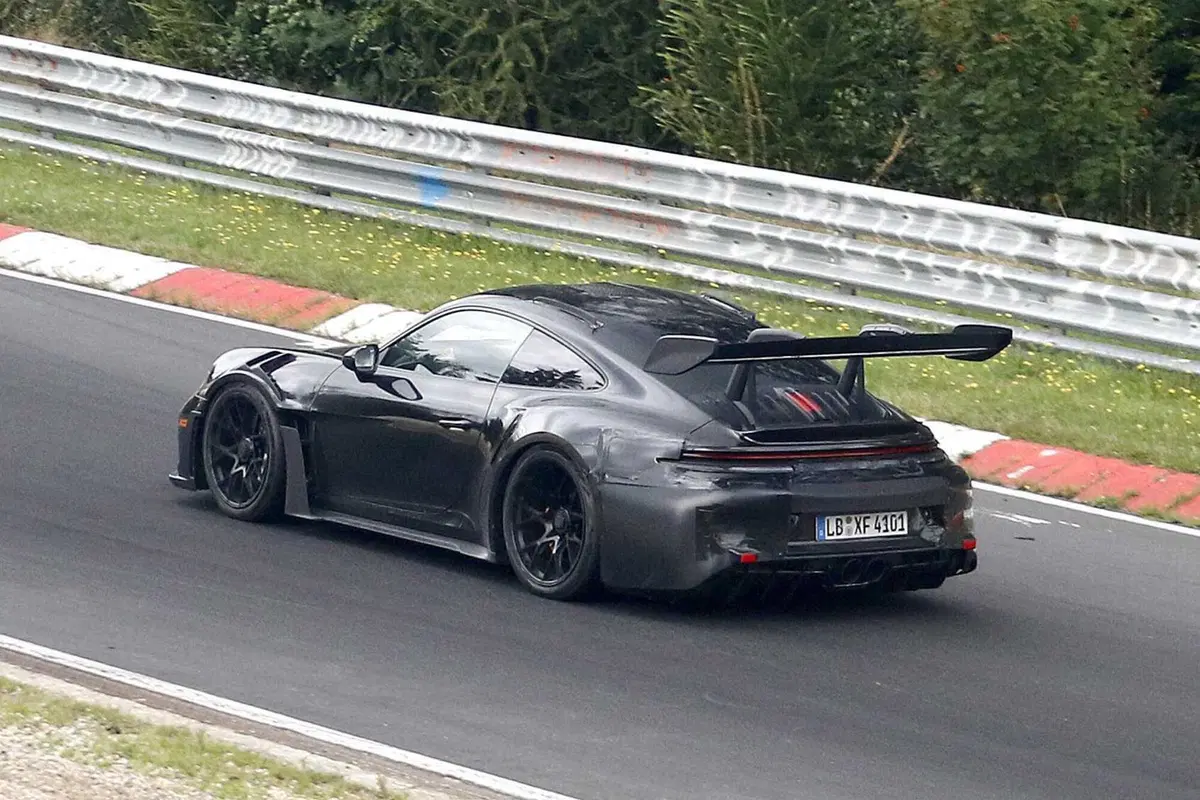 Porsche 911 GT3 RS: al Nurburgring è stato avvistato il facelift | Foto Spia  (10)