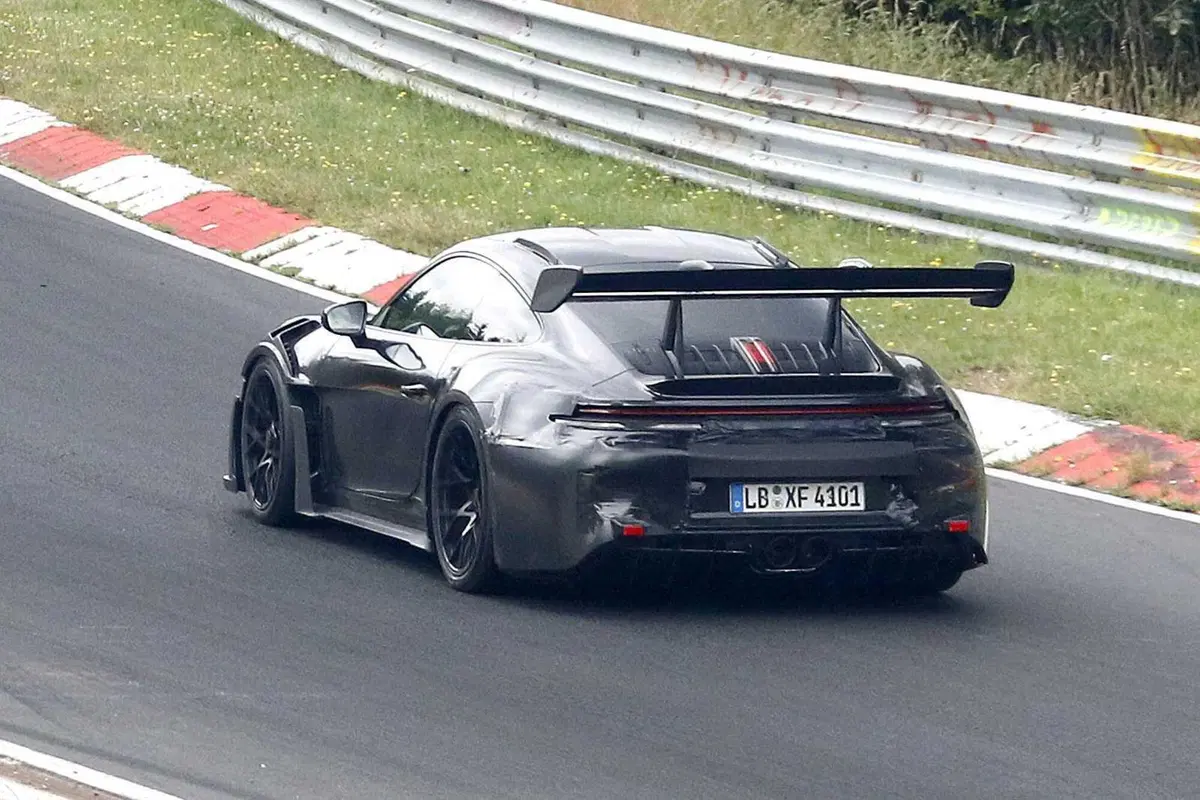 Porsche 911 GT3 RS: al Nurburgring è stato avvistato il facelift | Foto Spia  (11)