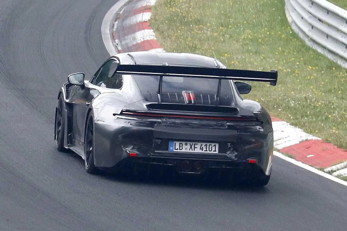 Porsche 911 GT3 RS: al Nurburgring è stato avvistato il facelift | Foto Spia  (13)