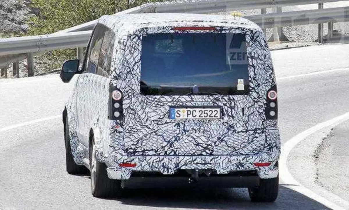 Mercedes: ecco i van elettrici con la nuova piattaforma Van.EA [FOTO SPIA] (4)