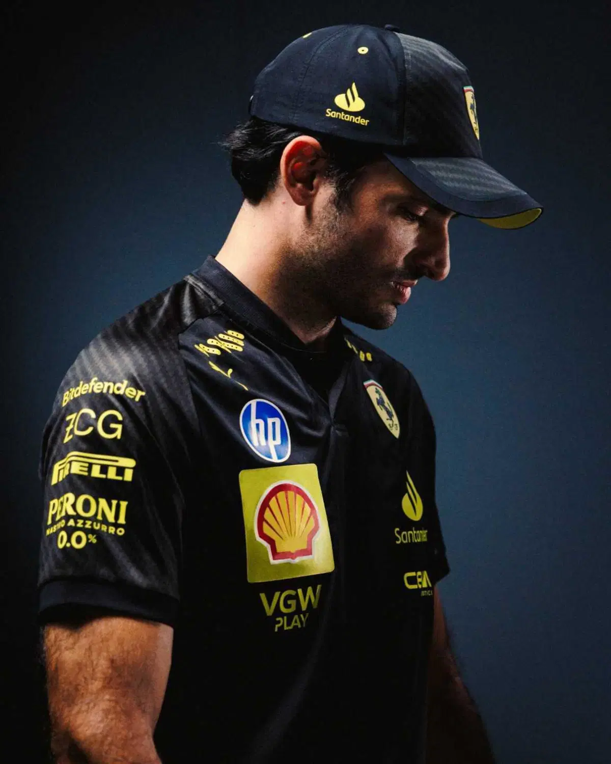 Formula 1. Ferrari si colora di nero per il Gran Premio d'Italia: presentata la collezione Carbon Fiber
