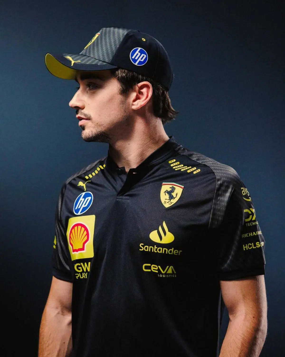Formula 1. Ferrari si colora di nero per il Gran Premio d'Italia: presentata la collezione Carbon Fiber (4)