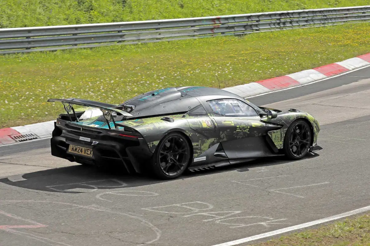 Aston Martin Valhalla (AMR): il missile terra-aria è al Nurburgring | Foto Spia (6)
