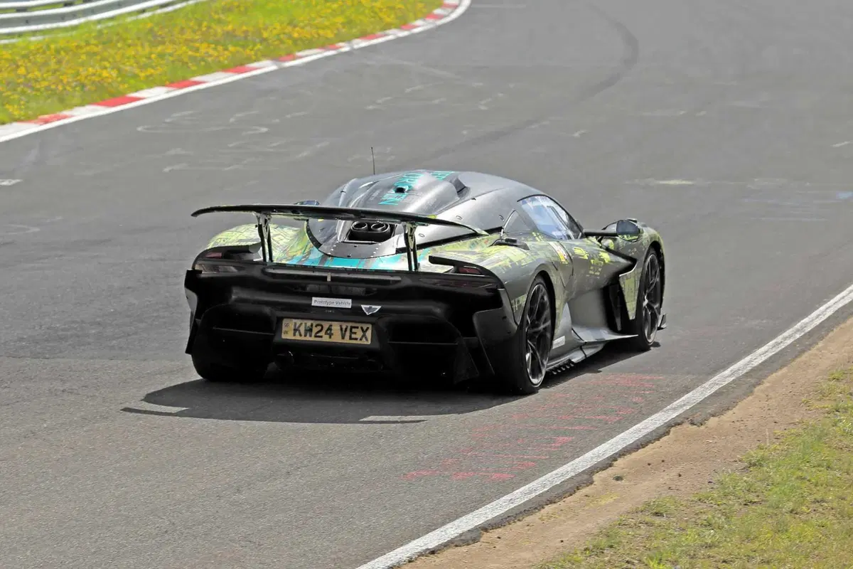 Aston Martin Valhalla (AMR): il missile terra-aria è al Nurburgring | Foto Spia (9)