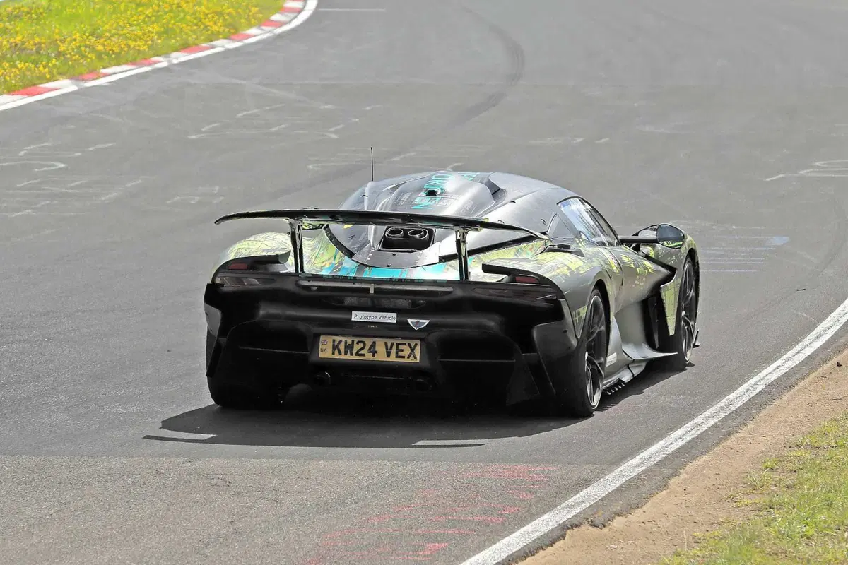 Aston Martin Valhalla (AMR): il missile terra-aria è al Nurburgring | Foto Spia (10)