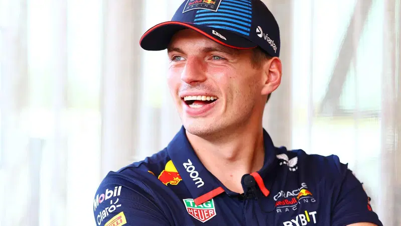 Max Verstappen non vuole correre in Formula 1 fino a 40 anni: &ldquo;Vorrei fare dell&rsquo;altro&rdquo;. E sulla Ferrari dice..