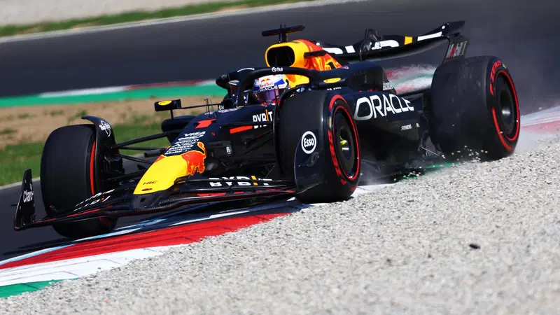 F1. GP d'Italia, Verstappen comanda le FP1 di Monza, bene Ferrari. Antonelli nel muro alla Parabolica