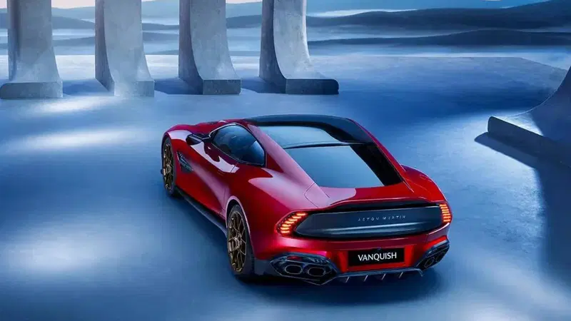 Aston Martin Vanquish: il ritorno dell'auto di James Bond pi&ugrave; potente che mai col 12V 