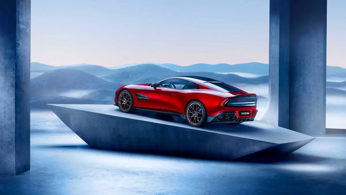 Aston Martin Vanquish: il ritorno dell'auto di James Bond più potente che mai col 12V  (2)