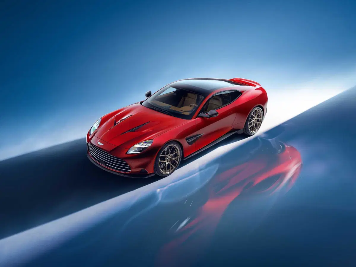 Aston Martin Vanquish: il ritorno dell'auto di James Bond più potente che mai col 12V  (6)