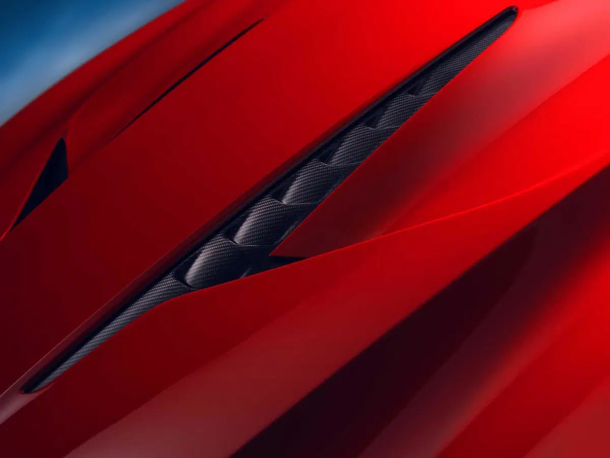 Aston Martin Vanquish: il ritorno dell'auto di James Bond più potente che mai col 12V  (14)