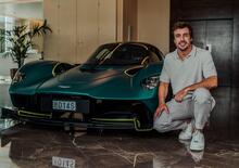 F1. Fernando Alonso guida la sua nuova Aston Martin Valkyrie, persino i pedali sono personalizzati