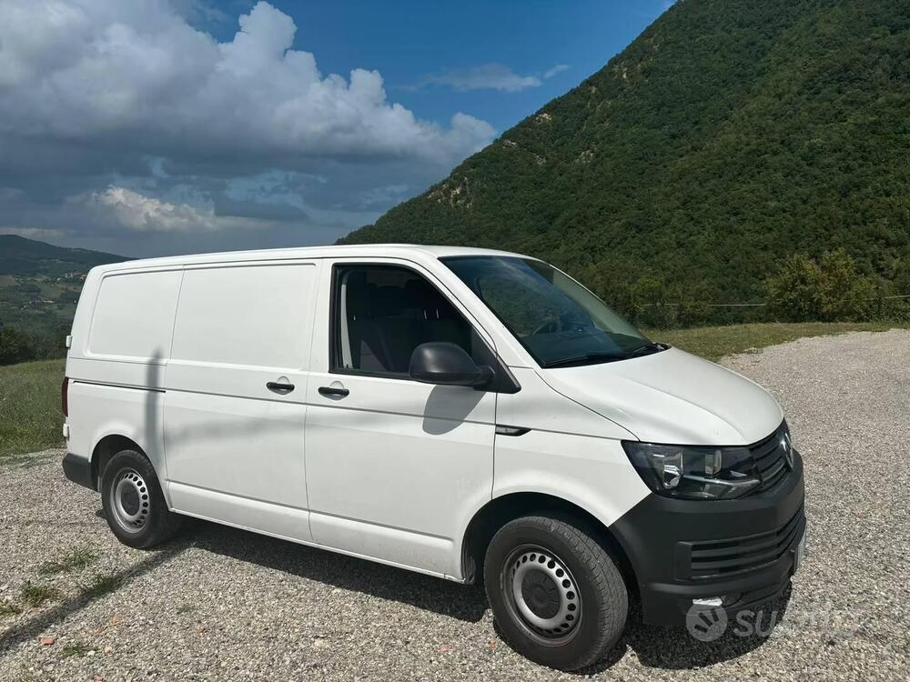 Volkswagen Veicoli Commerciali Transporter Furgone usata a Milano