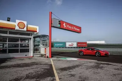 F1. Fiorano raddoppia: ecco il Fast Track Ferrari, un nuovo tracciato coperto per l'omologazione di nuove vetture di serie e i prototipi