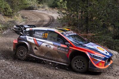 WRC24. Rally Acropolis incredibile. Leader Neuville in tripletta Hyundai, Ogier ultima &ldquo;vittima&quot;