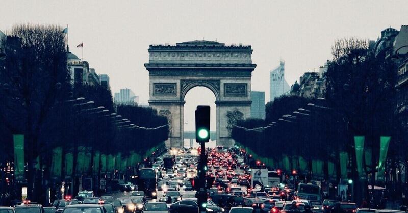 Parigi, dal 1&deg;ottobre limite a 50 km/h in tangenziale. Ed &egrave; subito polemica