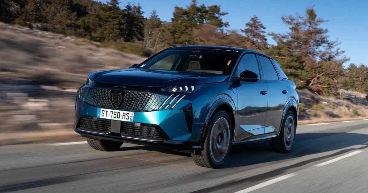 Peugeot 3008: arriva l'ibrida Plug-In in concessionaria, prezzi e allestimenti 