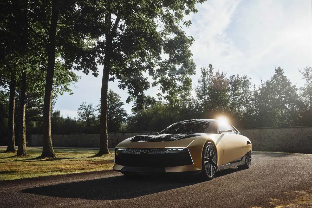 SM TRIBUTE: Il ritorno di un’icona di DS Automobiles (2)