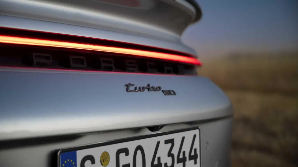 Porsche 911 Coupé 3.7 Turbo 50 Anni (10)