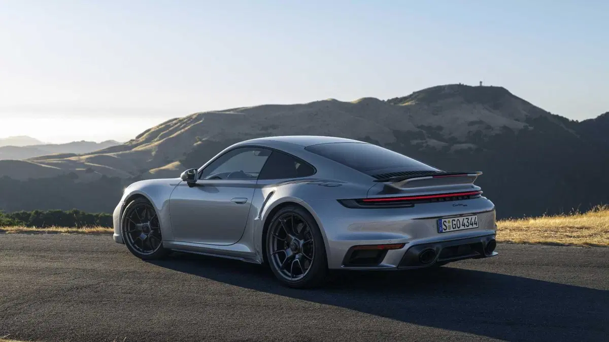 Porsche 911 Coupé 3.7 Turbo 50 Anni (2)