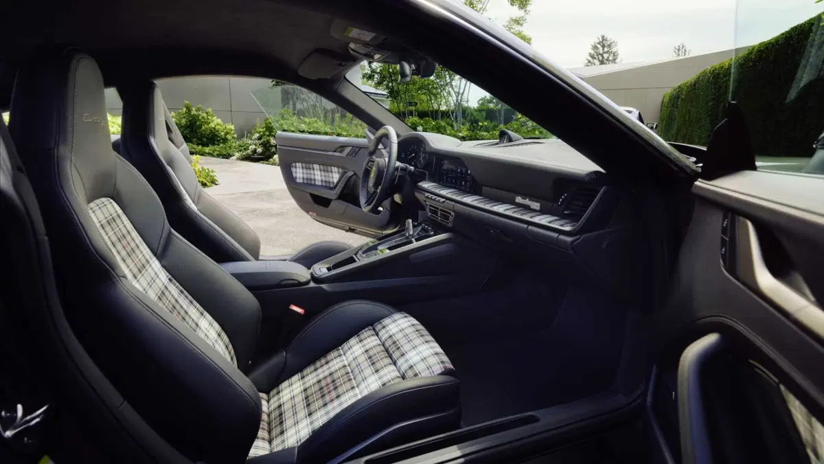 Porsche 911 Coupé 3.7 Turbo 50 Anni (8)