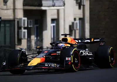 F1. GP Azerbaijan 2024: Verstappen comanda le FP1 di Baku e Leclerc nel muro: i risultati completi