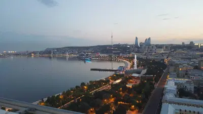 F1. Baku, una citt&agrave; in ascesa grazie al Gran Premio d'Azerbaijan: tra lusso e antichit&agrave;