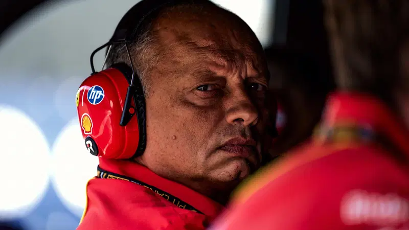 F1. GP Baku, Rammarico per Vasseur: "Un peccato l'incidente di Sainz. Leclerc ha sbagliato l'approccio"