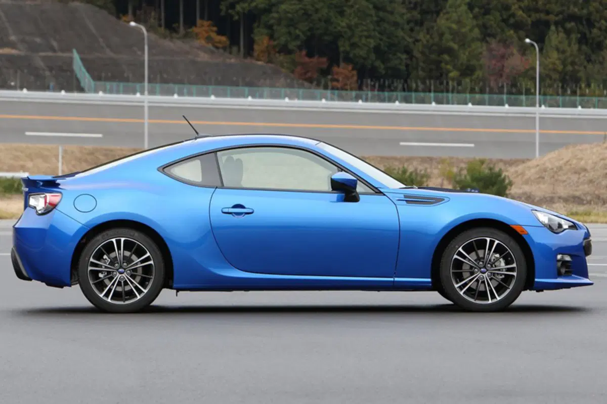 Subaru BRZ 2.0i 6mt (2)