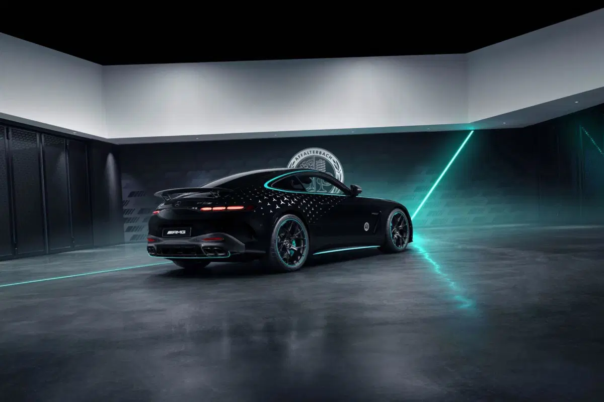 Mercedes AMG GT 63 Pro Plus: la versione speciale in livrea F1 (4)