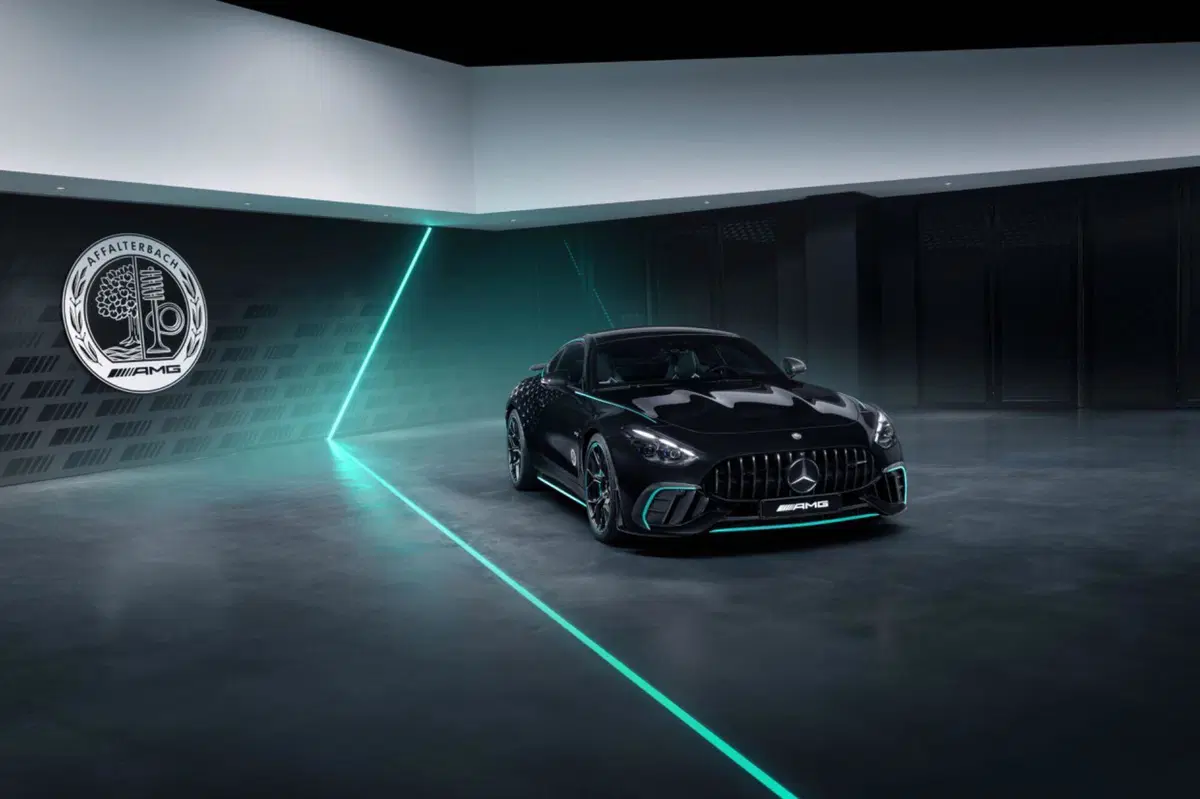 Mercedes AMG GT 63 Pro Plus: la versione speciale in livrea F1 (6)