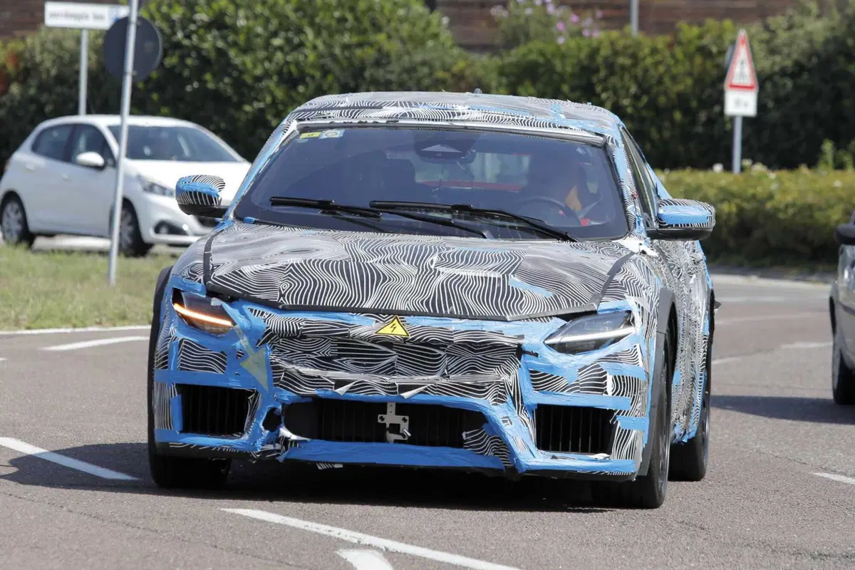 Ferrari Elettrica: avvistato il prototipo a Maranello, ecco le foto spia (2)