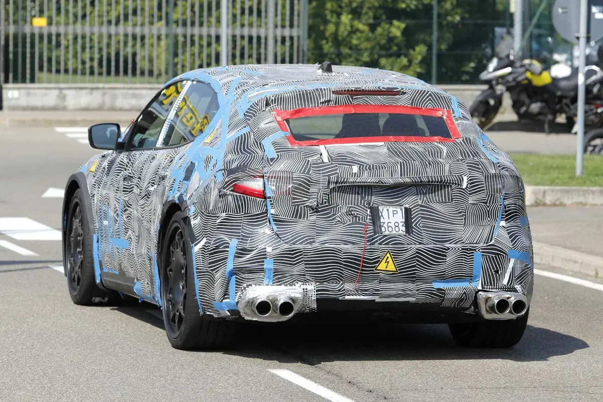 Ferrari Elettrica: avvistato il prototipo a Maranello, ecco le foto spia (11)
